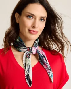 Amaryllis Pleated Diamond Scarf