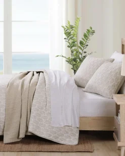 Bahama Fronds Reversible 3-Piece Full/Queen Quilt Set