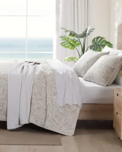 Ocean Deep Reversible 3-Piece Full/Queen Quilt Set