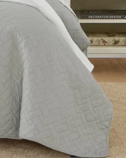Raffia Solid 3-Piece Full/Queen Quilt Set